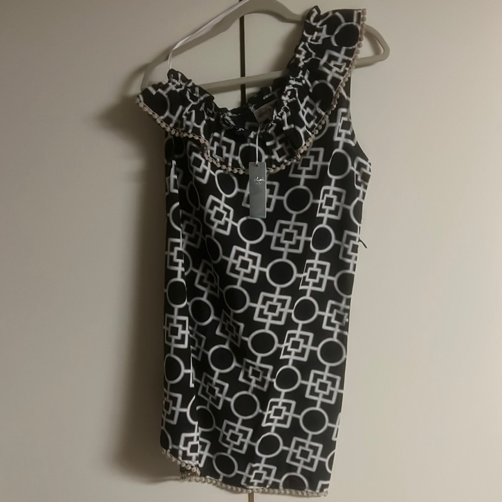 One shoulder dress with circles and square patterns